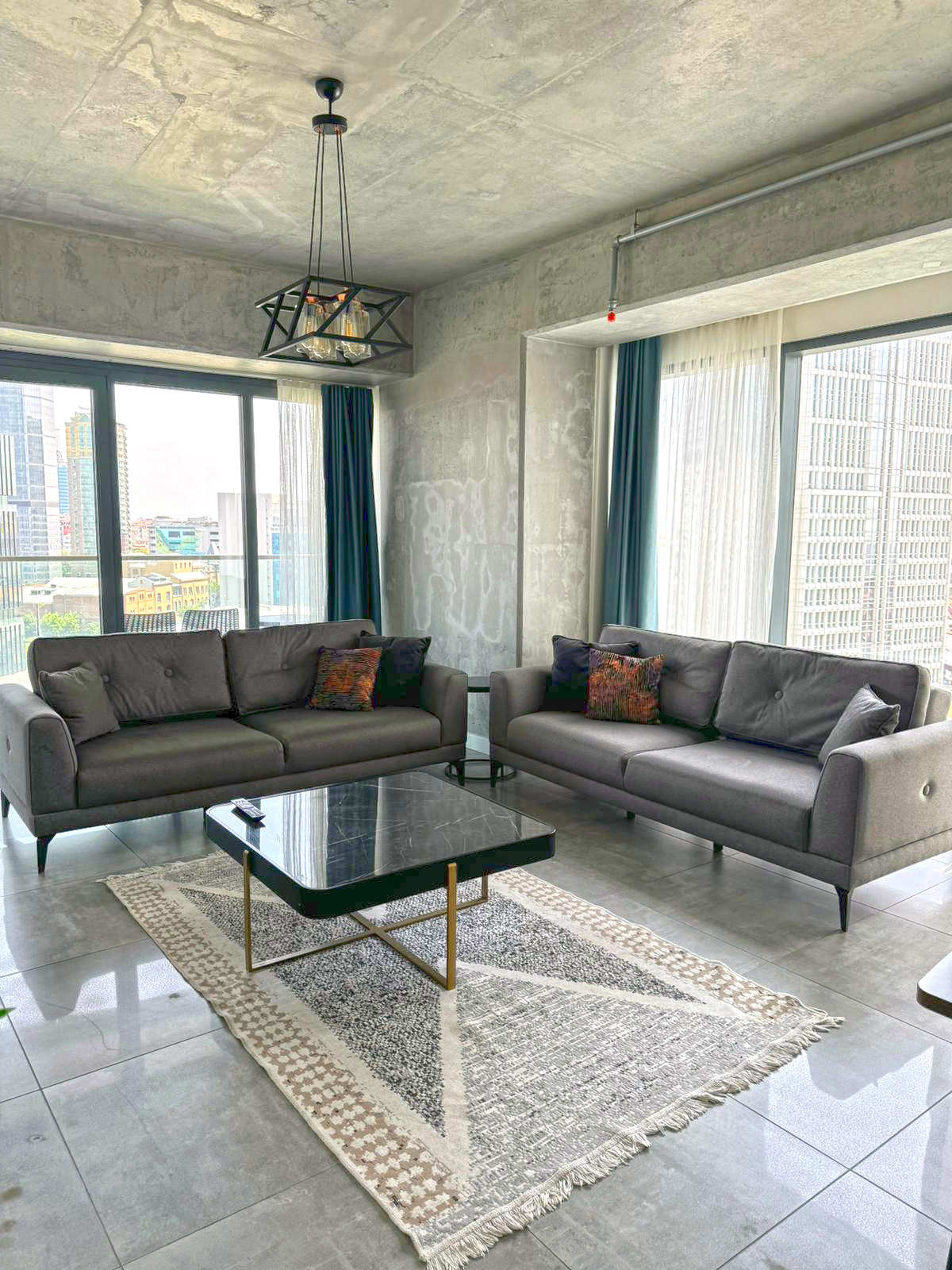 Queen Bomonti Corner Flat