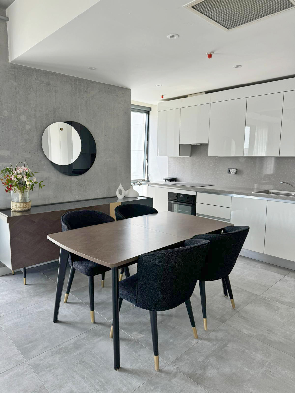 Queen Bomonti Corner Flat