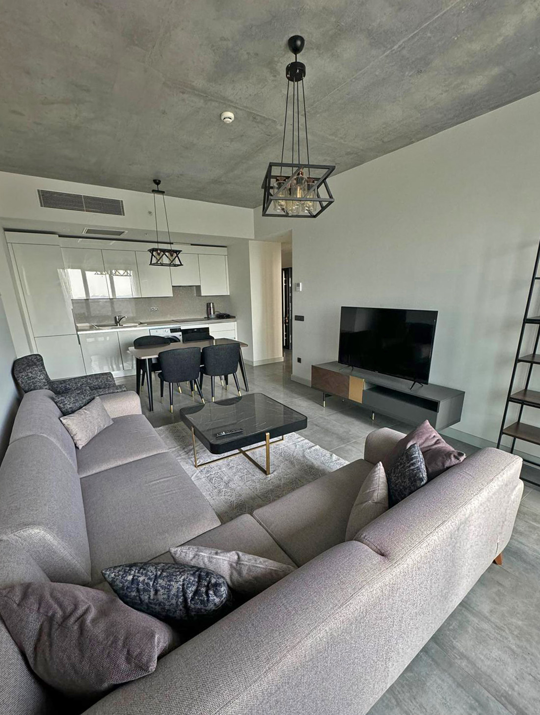 Queen Bomonti Two Bed Flat