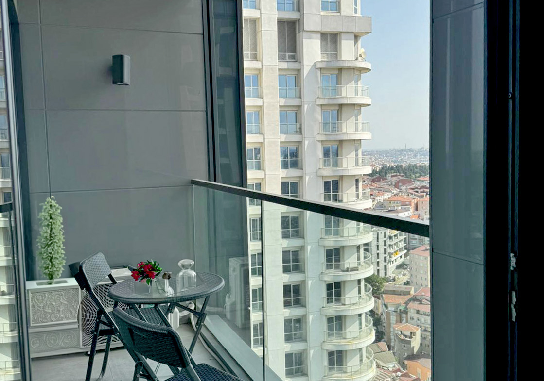 Queen Bomonti Two Bed Flat